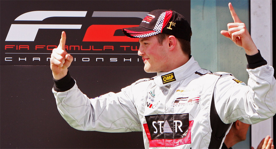 In vier Rennen kletterte der Schweizer Formel 2-Pilot Zanella dreimal aufs Podest – zweimal als Sieger.
