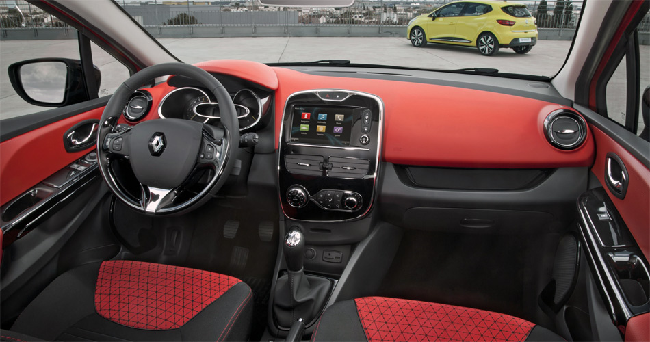 Im frischen Interieur des neuen Renault Clio dominiert ein grosses Display mit Apps wie ein Tablet-Computer.